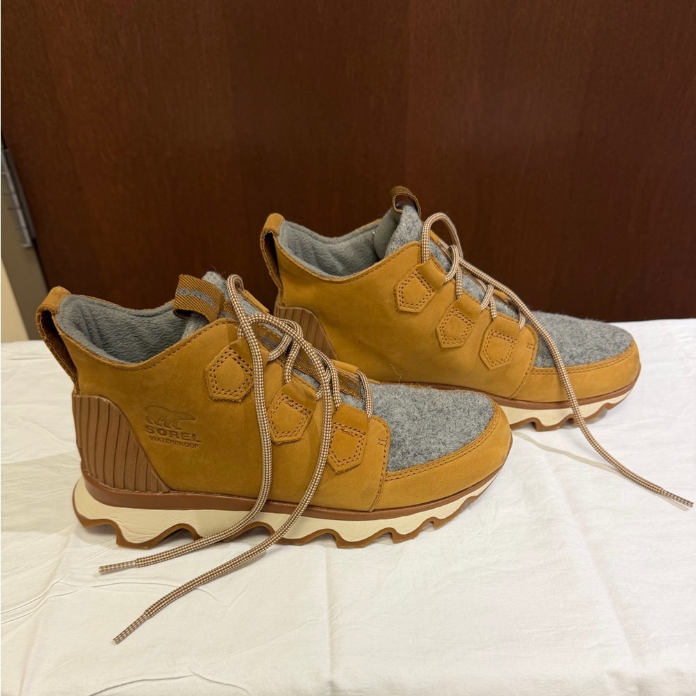Sorel Tan and Gray Winter Boots - Picture 3 of 13